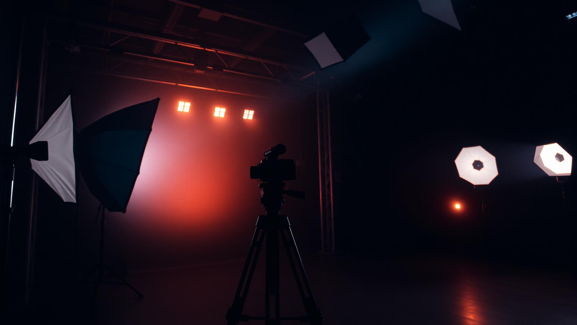 Estúdio profissional com iluminação cinematográfica
